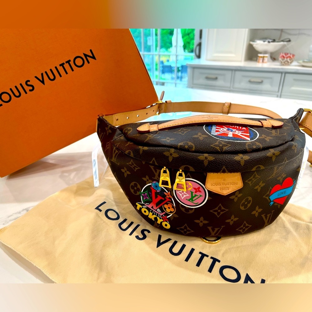LOUIS VUITTON MONOGRAM MY LV WORLD TOUR CUSTOM BUMBAG 2020 **RARE BAG*** - Picture 3 of 17